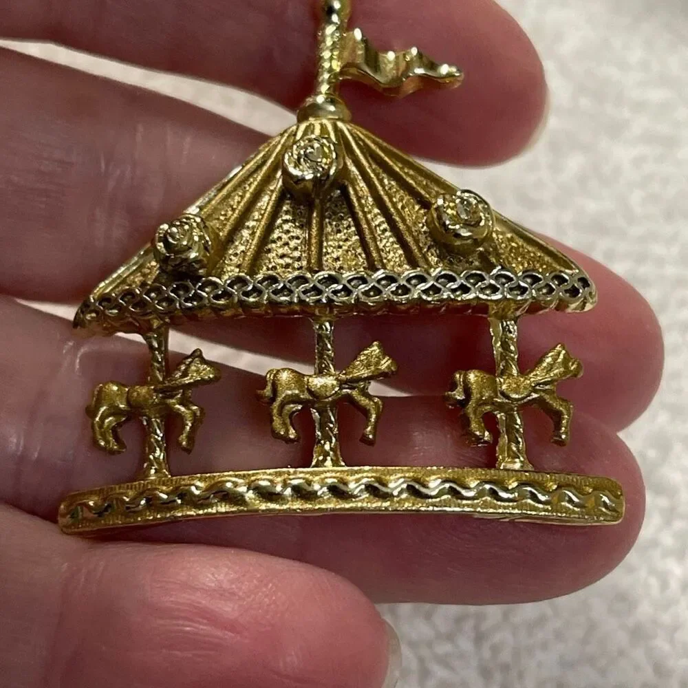 Vintage Carousel ornate gold tone large minamal wear